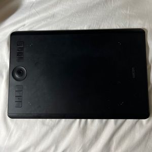 Wacom Intuos Pro Medium Digital
Graphic Drawing Tablet - Black
